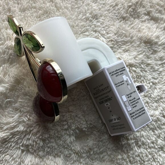 Bath and Body Works Cherry Wallflower Plug - Picture 2 of 2